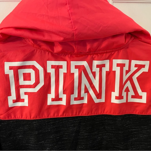 Get ready for fall with this Nylon quarter zip VS Pink Hoodie - Picture 3 of 7